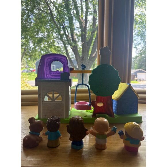 Fisher Price Little People Peek n Discover Backyard Playset with Figures - Picture 4 of 5